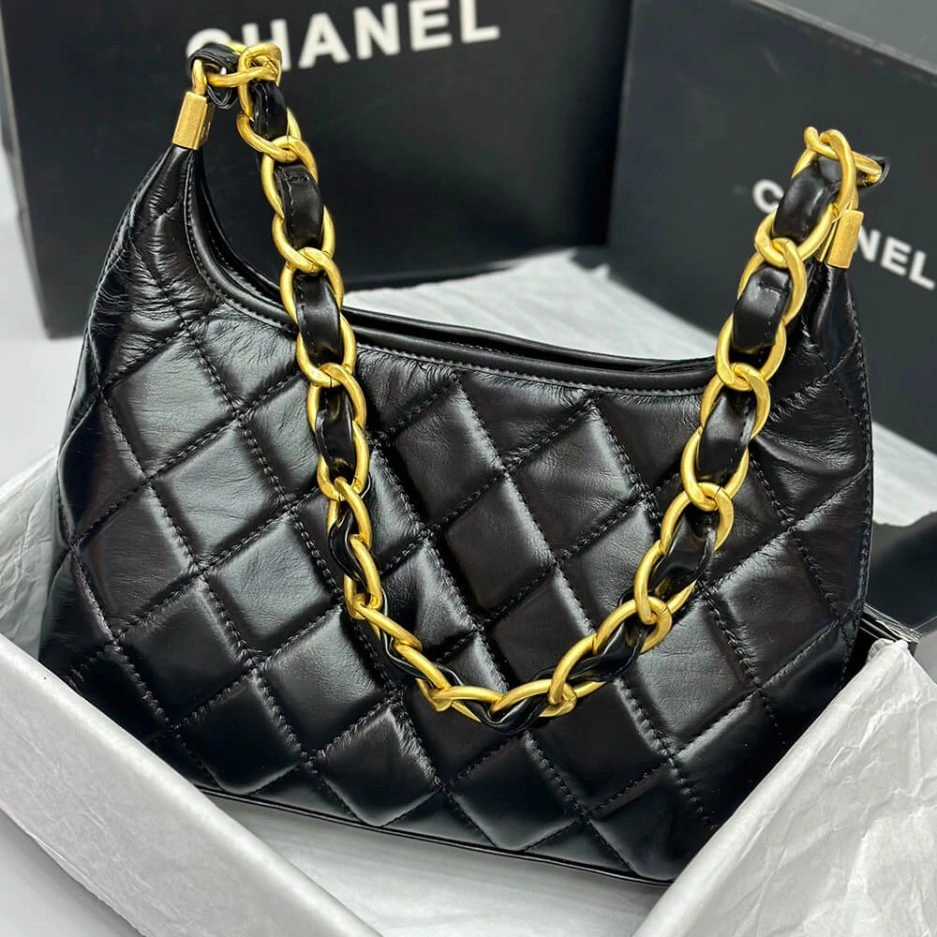 UrbanChic CHANEL HOBO BAG 1104