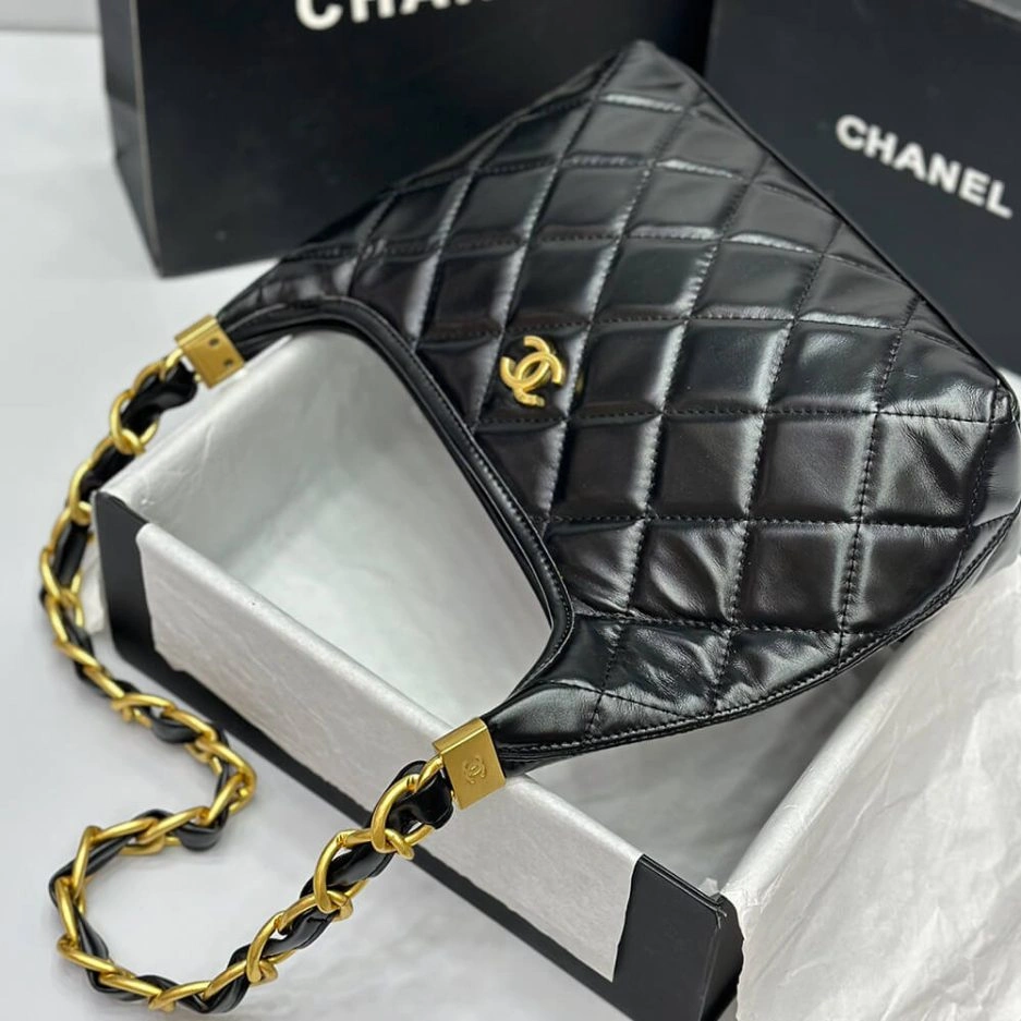 UrbanChic CHANEL HOBO BAG 1104
