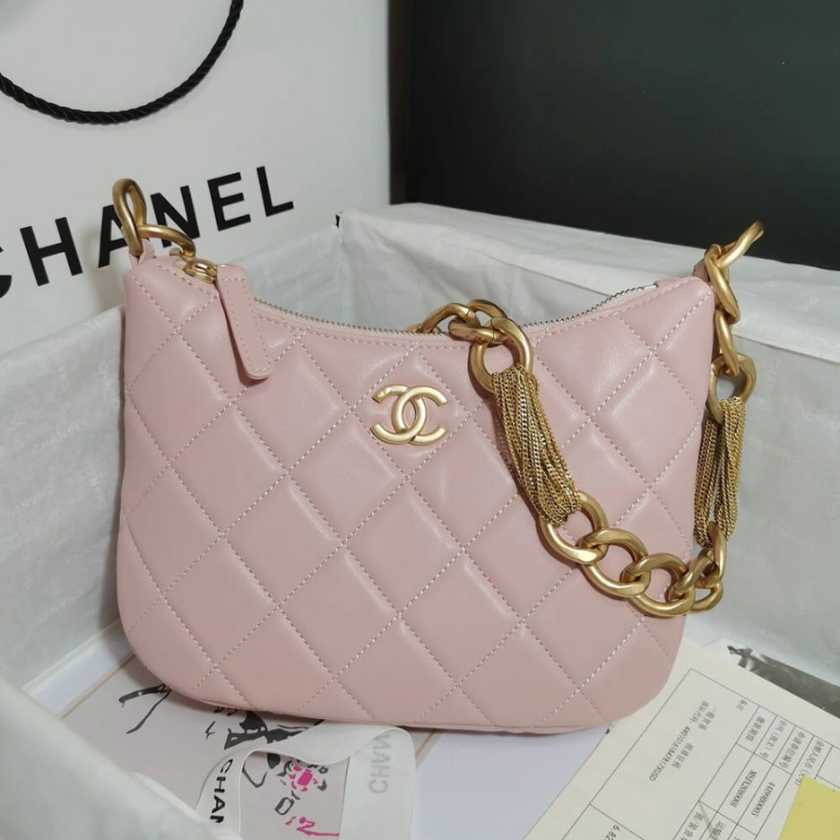 Sporty CHANEL HOBO HANDBAG 1082