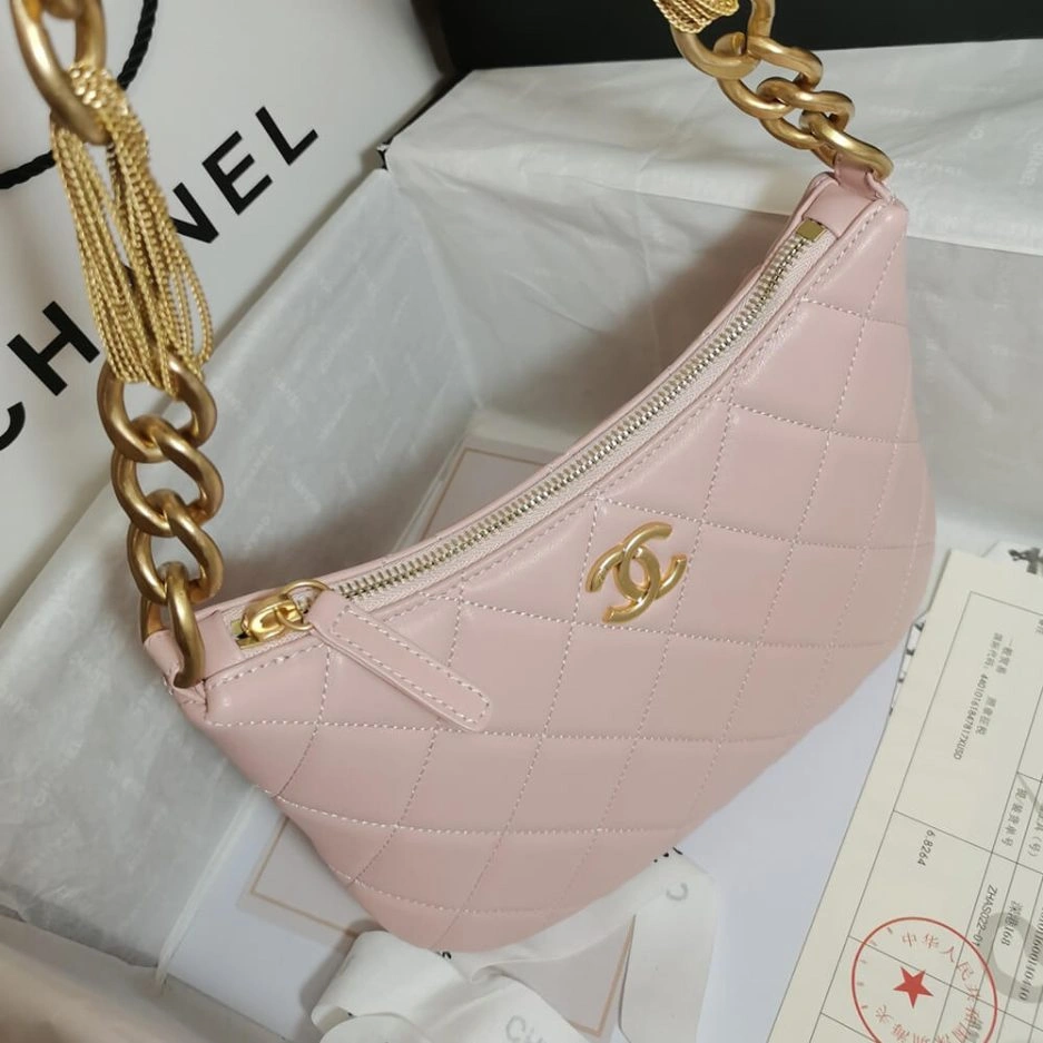 Sporty CHANEL HOBO HANDBAG 1082