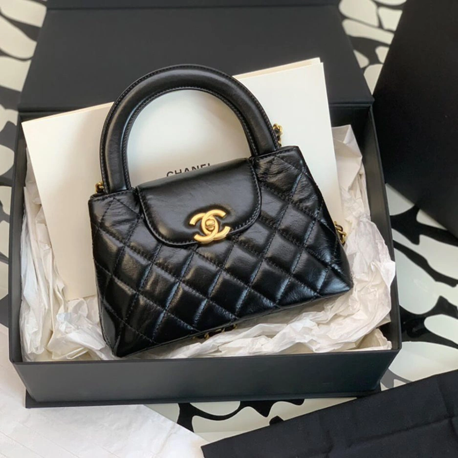 Supportive CHANEL KELLY BAG 1110