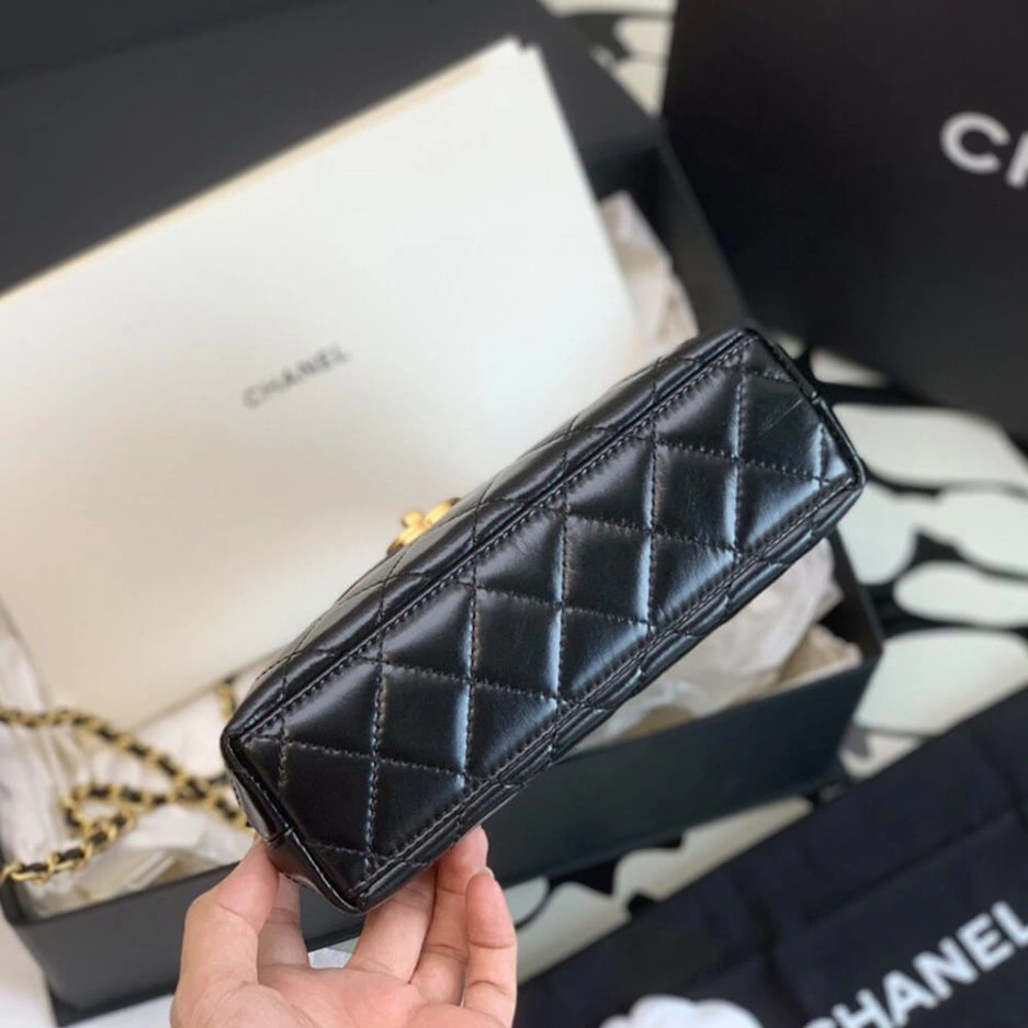 Supportive CHANEL KELLY BAG 1110