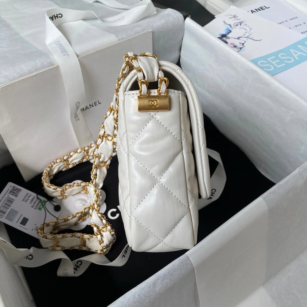 Stylish CHANEL MINI FLAP 1080