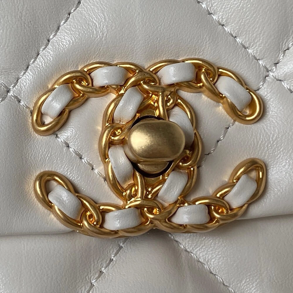 Stylish CHANEL MINI FLAP 1080