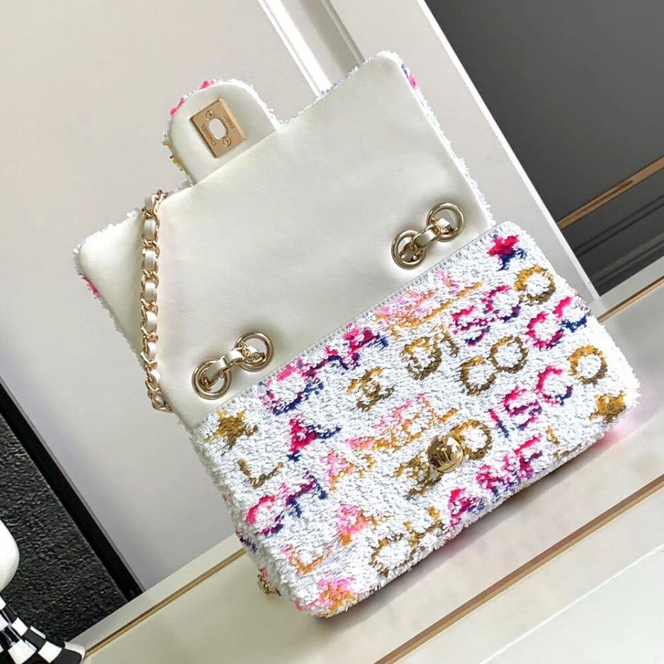 CHANEL SMALL FLAP BAG Neat 1097