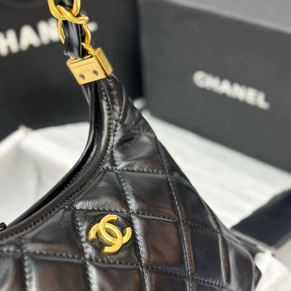 Thermal CHANEL SMALL HOBO BAG 1108