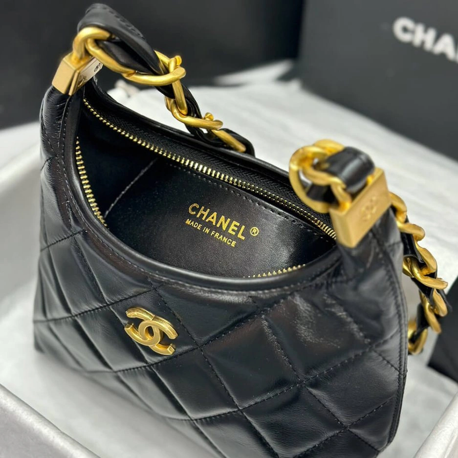 Thermal CHANEL SMALL HOBO BAG 1108