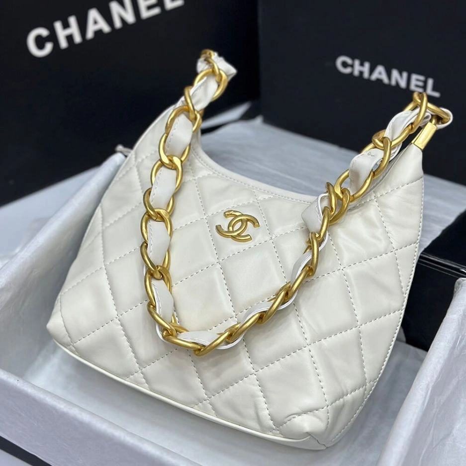 CHANEL SMALL HOBO BAG Bright 1150