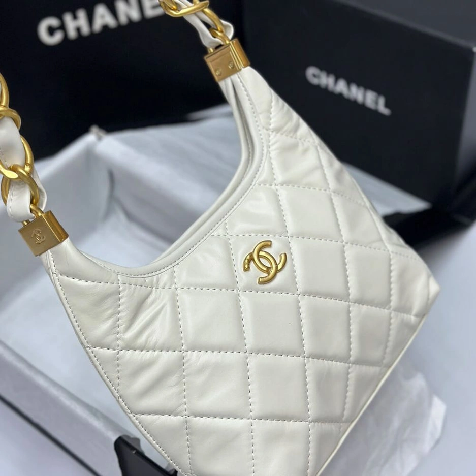 CHANEL SMALL HOBO BAG Bright 1150