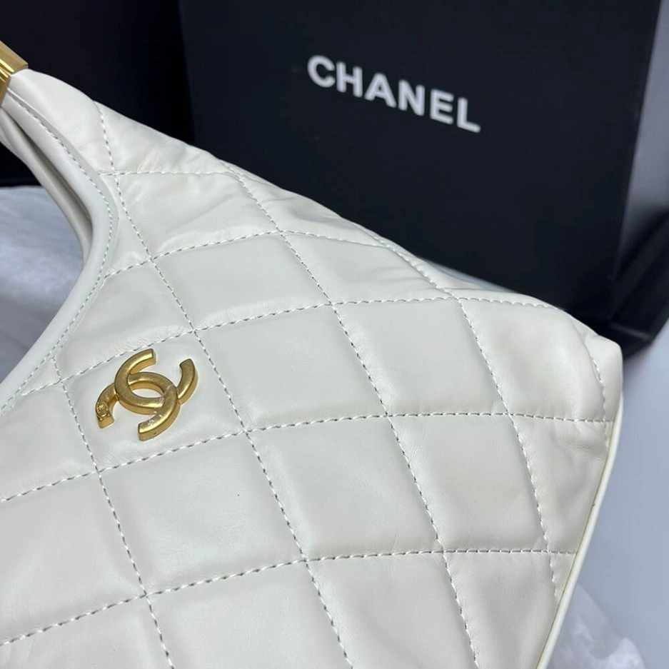 CHANEL SMALL HOBO BAG Bright 1150