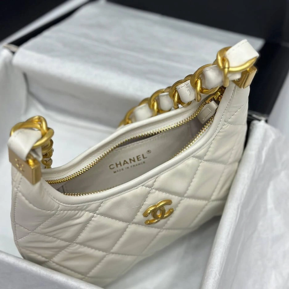CHANEL SMALL HOBO BAG Bright 1150
