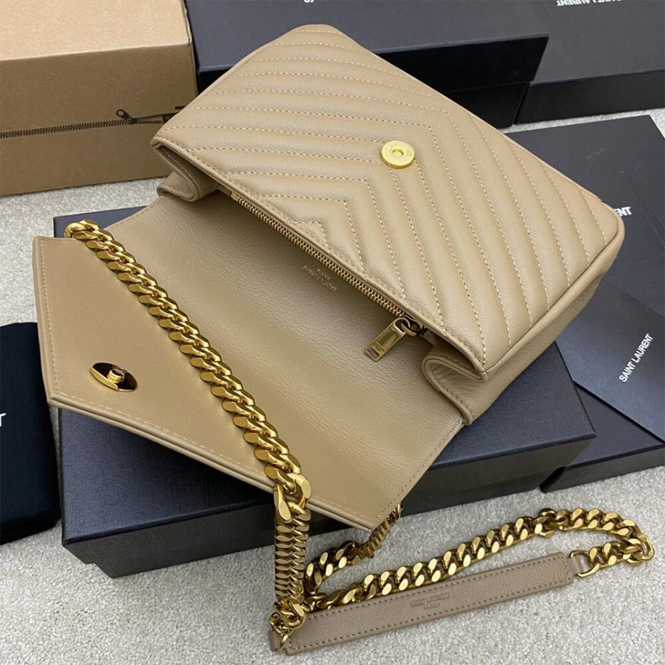 COLLEGE MEDIUM CHAIN BAG IN QUILTED LEATHER Durable 1476