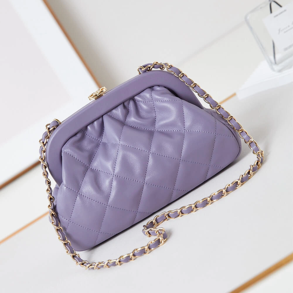 Sustainable Chanel Clutch(HIGH-END GRADE) 1054