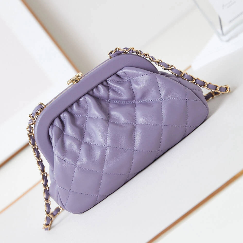 Sustainable Chanel Clutch(HIGH-END GRADE) 1054
