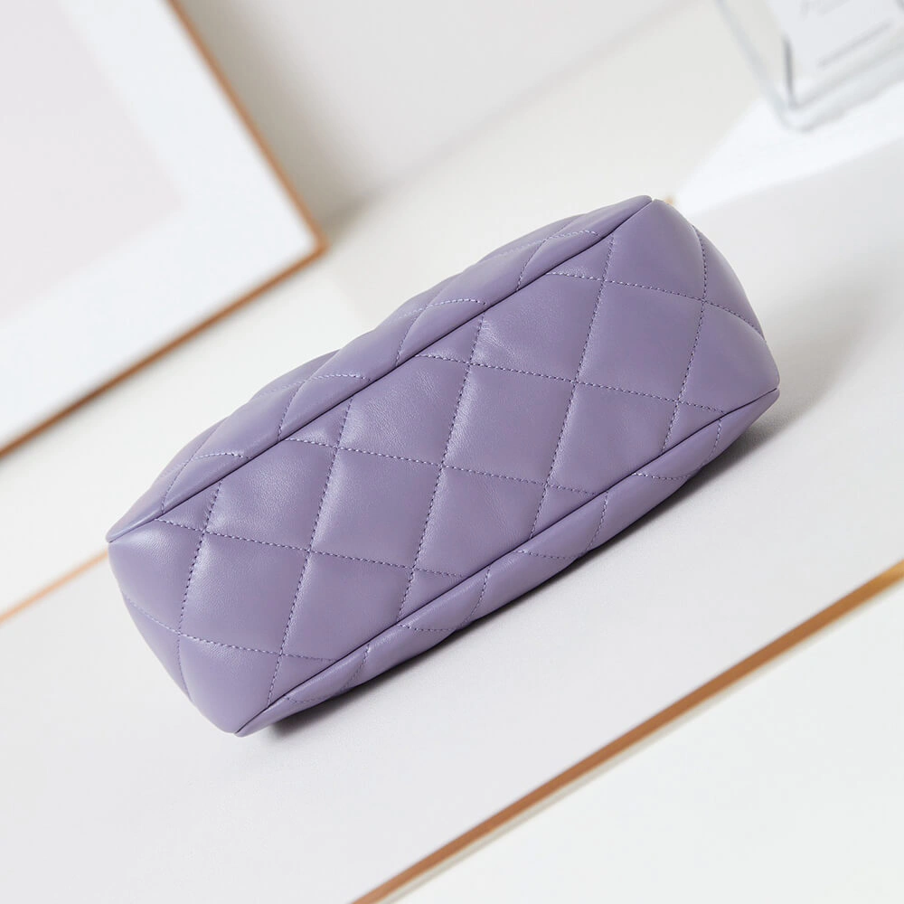 Sustainable Chanel Clutch(HIGH-END GRADE) 1054