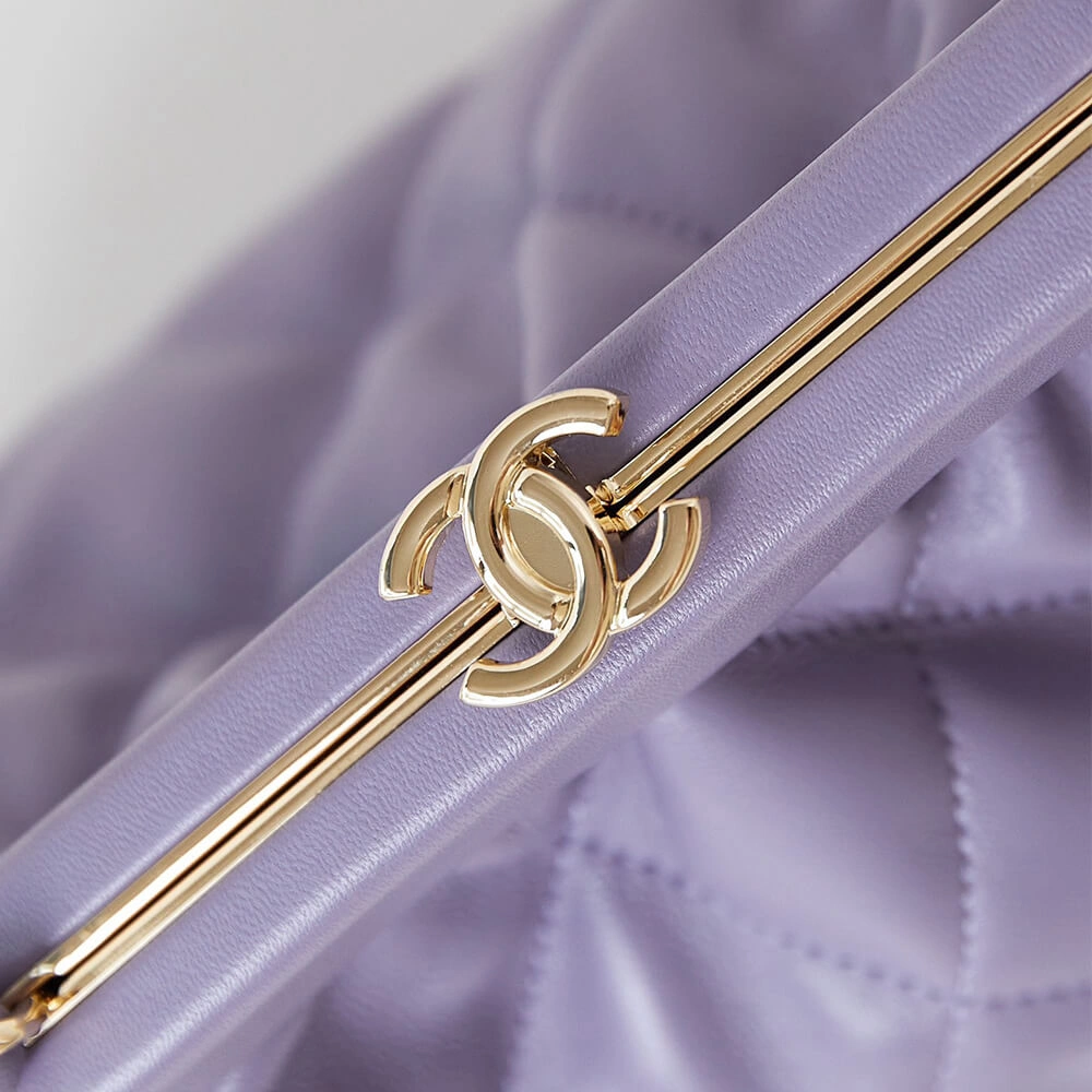Sustainable Chanel Clutch(HIGH-END GRADE) 1054