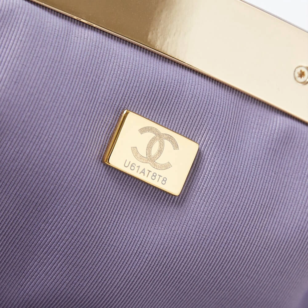 Sustainable Chanel Clutch(HIGH-END GRADE) 1054