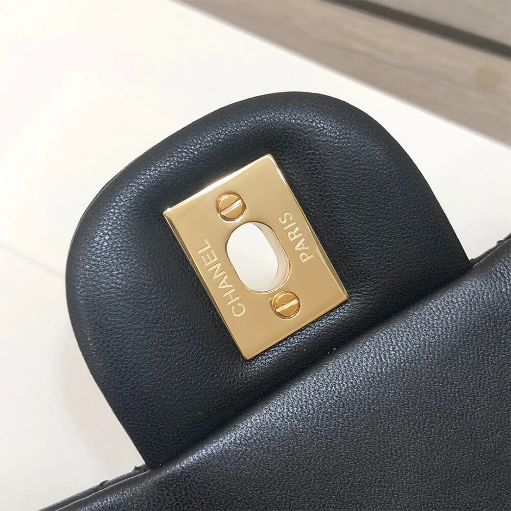 Casual Chanel MINI FLAP BAG 1211