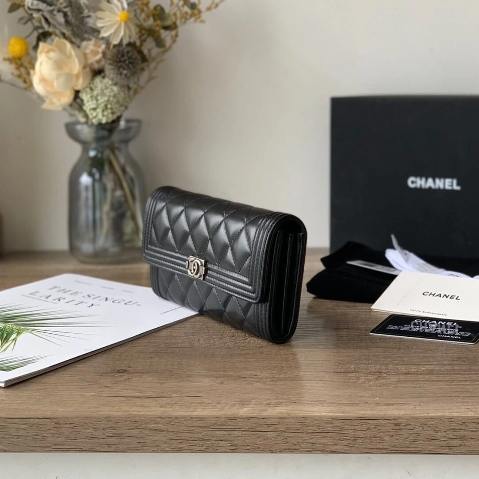 Unisex Chanel classic long wallet 1132
