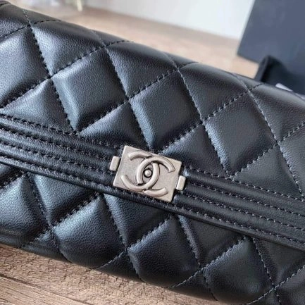 Unisex Chanel classic long wallet 1132
