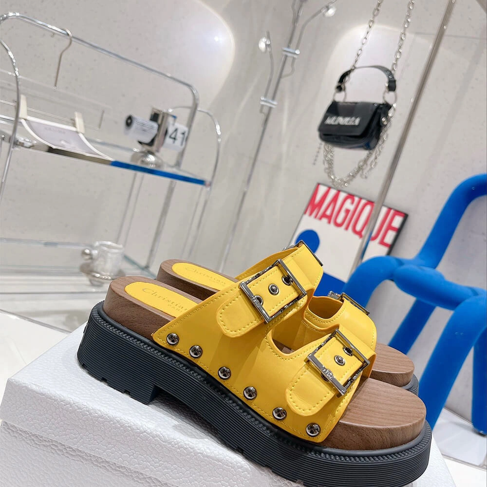 DIORQUAKE STRAP SANDAL UrbanChic 121