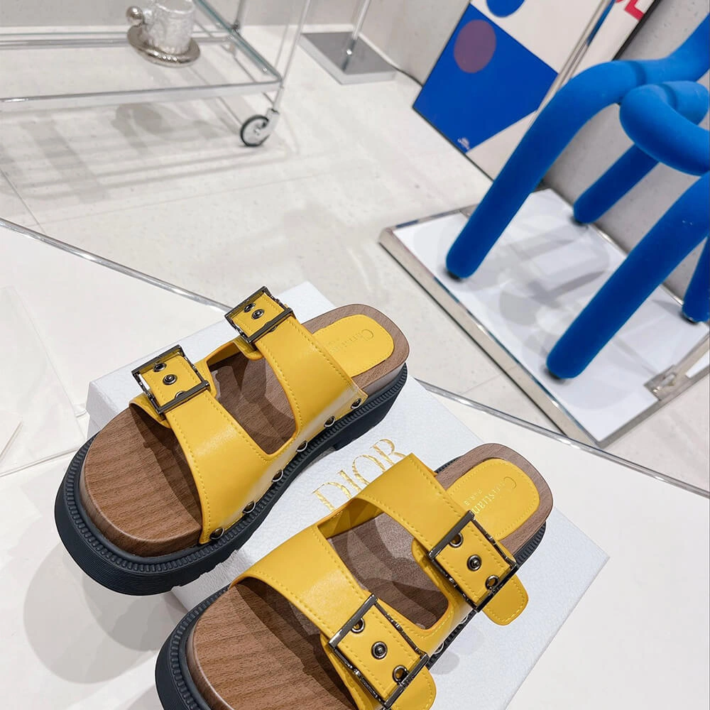 DIORQUAKE STRAP SANDAL UrbanChic 121
