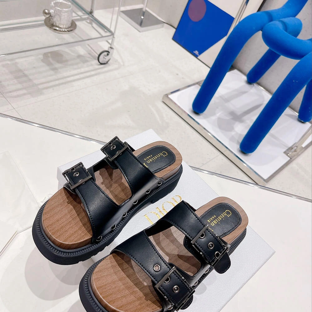 DIORQUAKE STRAP SANDAL Compact 81