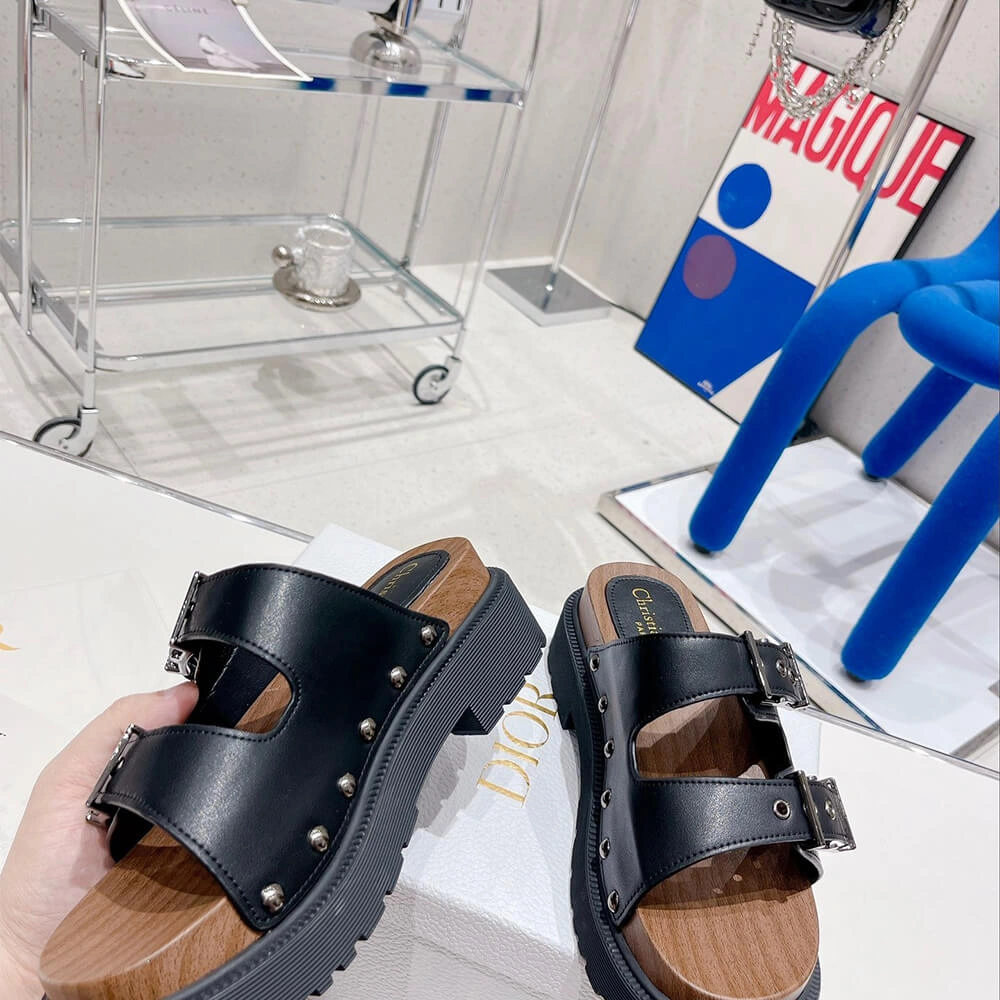 DIORQUAKE STRAP SANDAL Compact 81