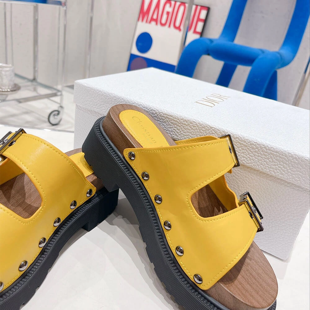 DIORQUAKE STRAP SANDAL UrbanChic 121