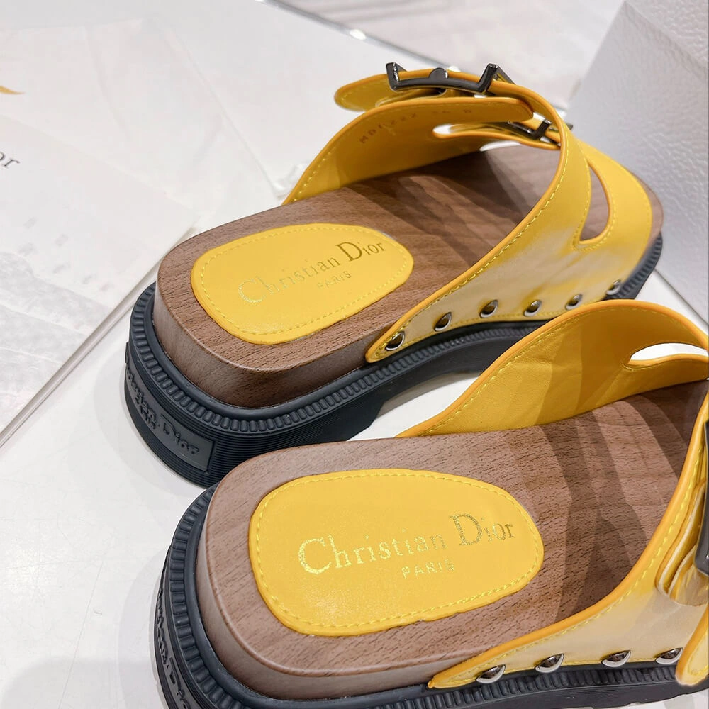 DIORQUAKE STRAP SANDAL UrbanChic 121