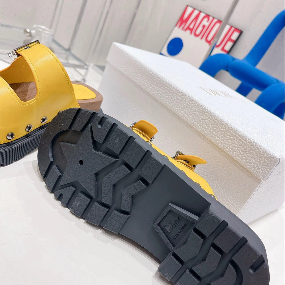 DIORQUAKE STRAP SANDAL UrbanChic 121