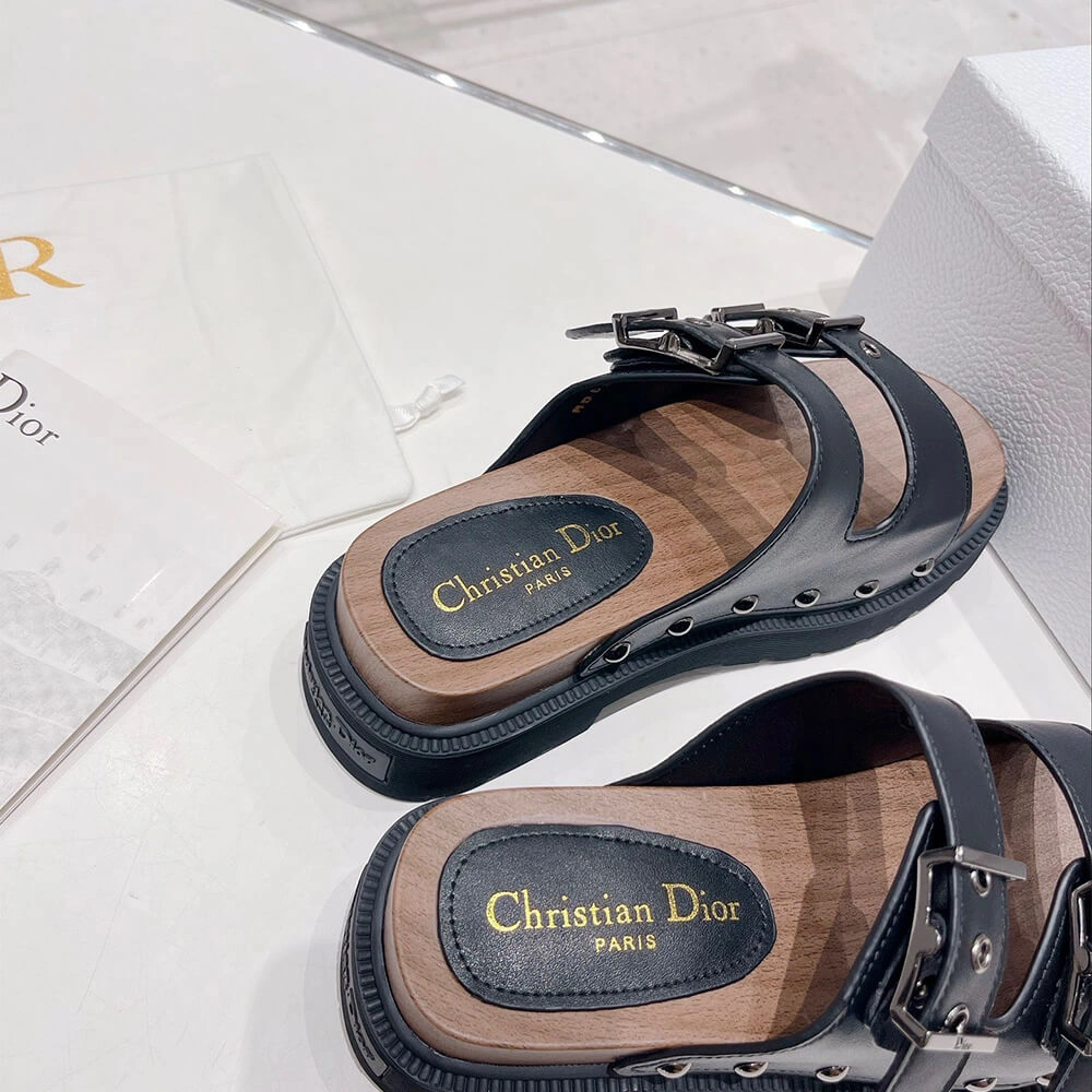 DIORQUAKE STRAP SANDAL Compact 81