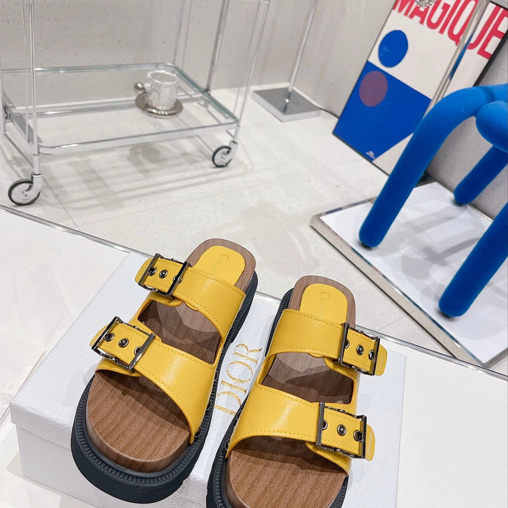 DIORQUAKE STRAP SANDAL UrbanChic 121