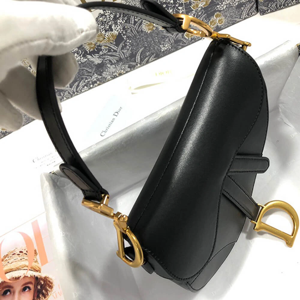 Versatile Dior MINI SADDLE BAG 1375