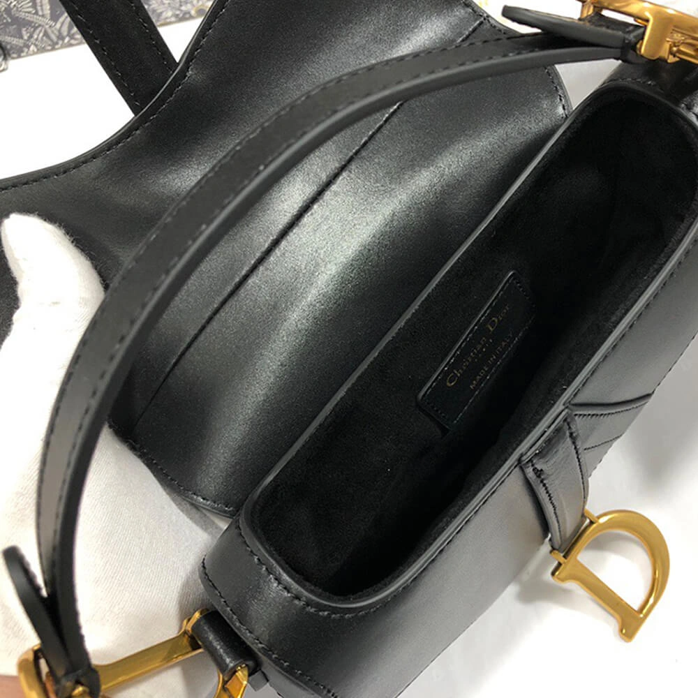 Versatile Dior MINI SADDLE BAG 1375