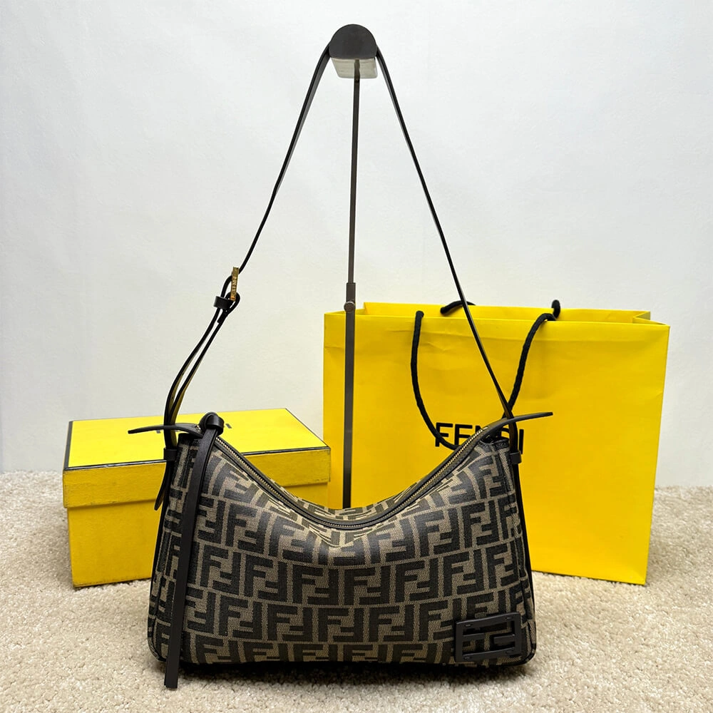 Premium FENDI Simply Fendi Medium 1572