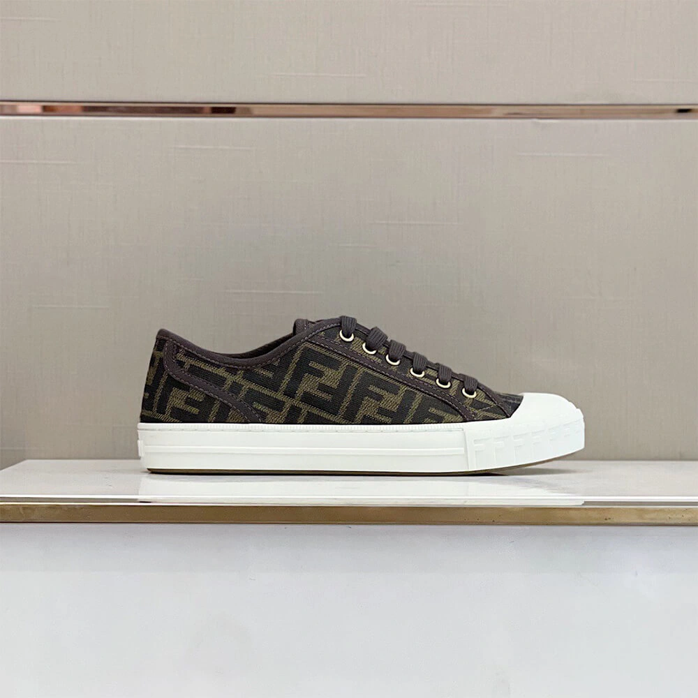 Sporty Fendi Domino 155