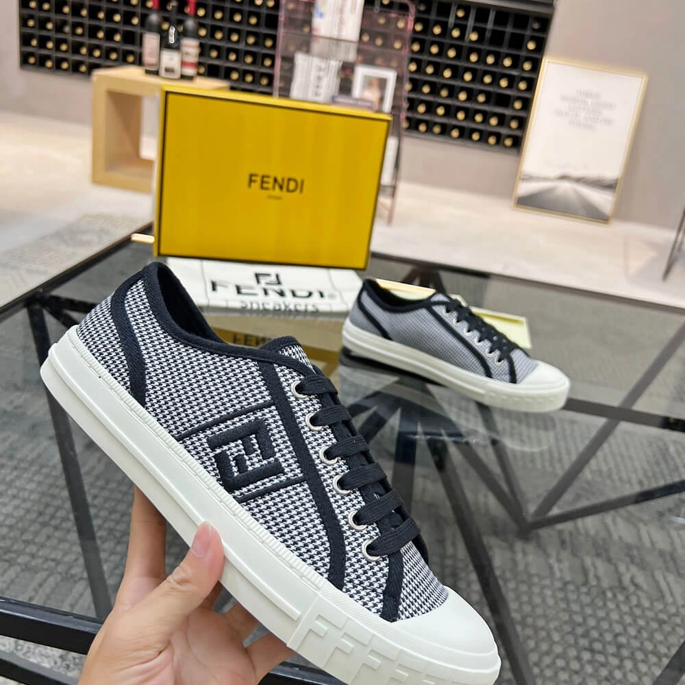 Fendi Domino Elegant 154