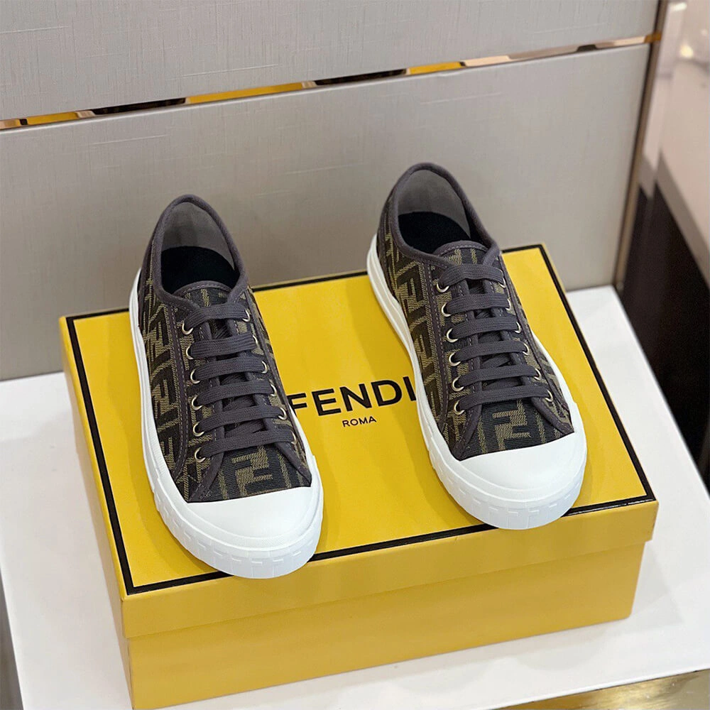 Sporty Fendi Domino 155