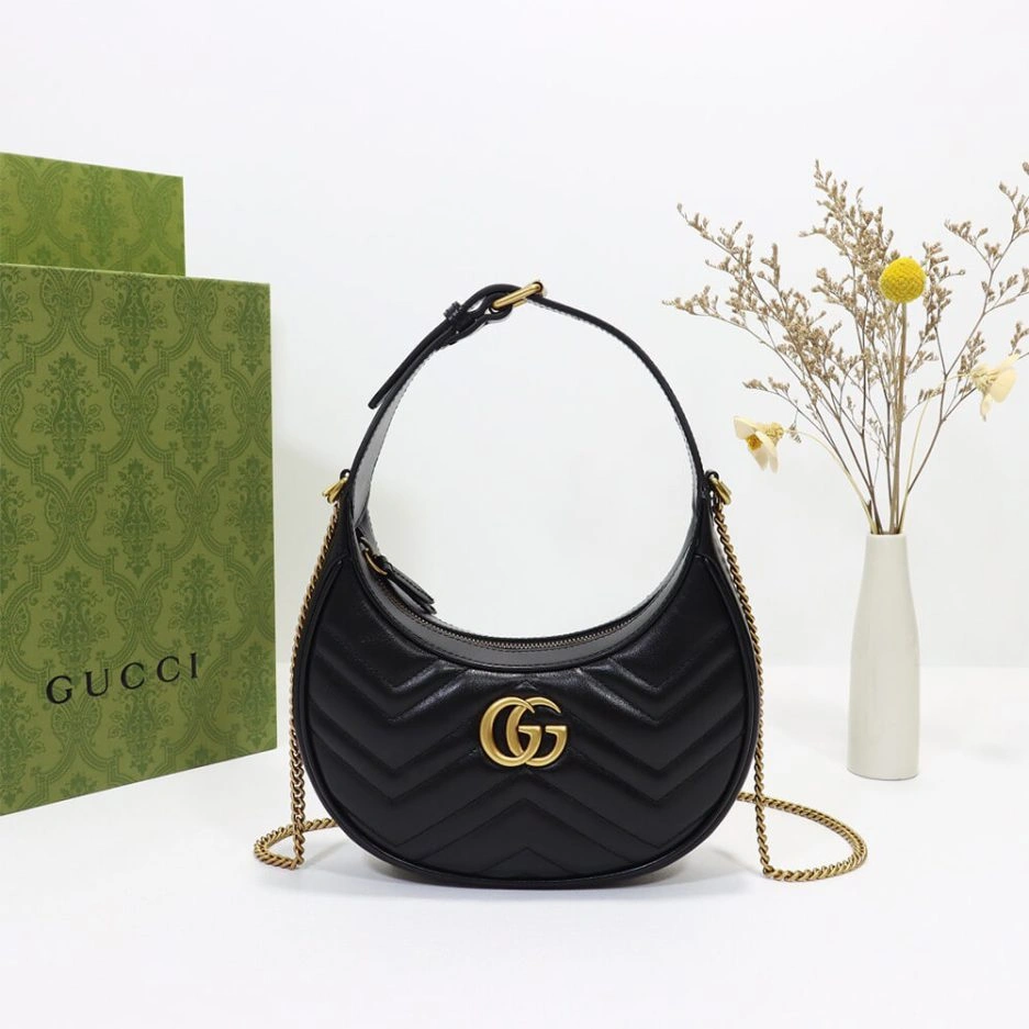 GG Marmont half-moon-shaped mini bag Classic 902
