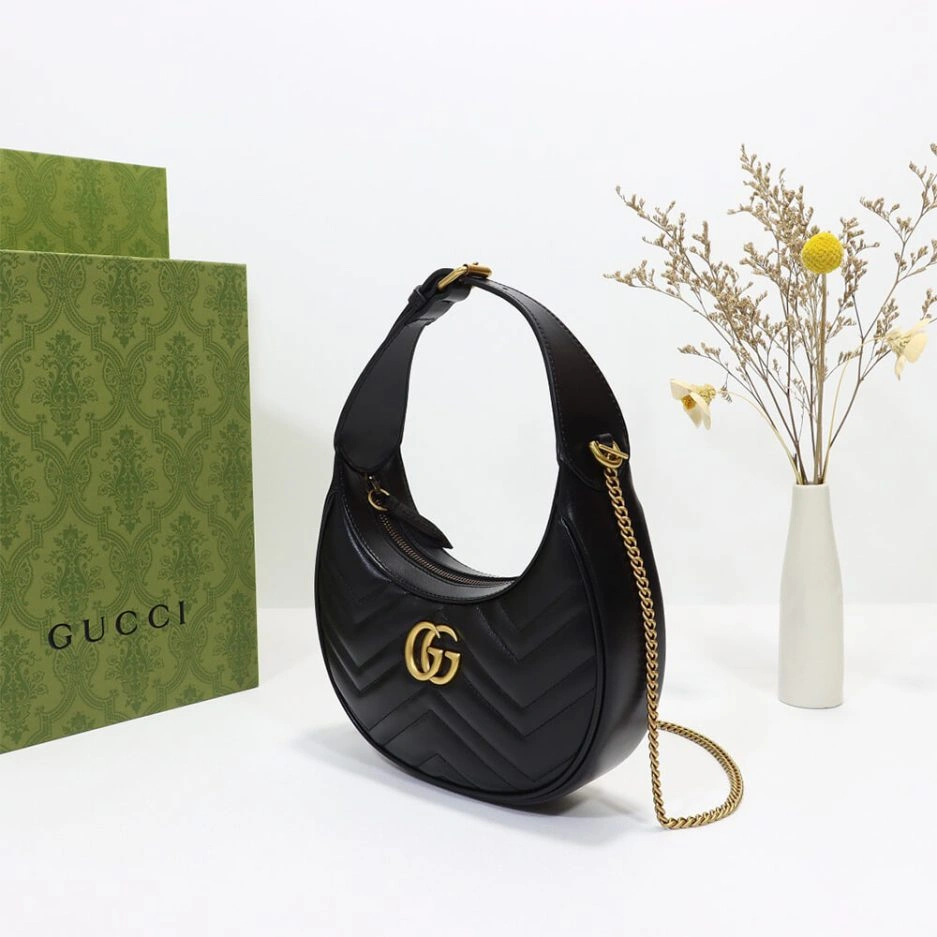 GG Marmont half-moon-shaped mini bag Classic 902