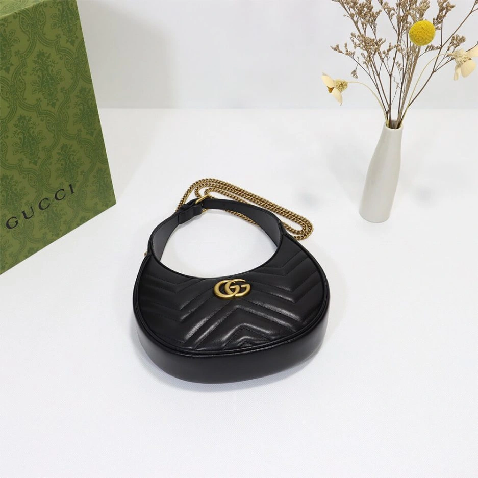 GG Marmont half-moon-shaped mini bag Classic 902