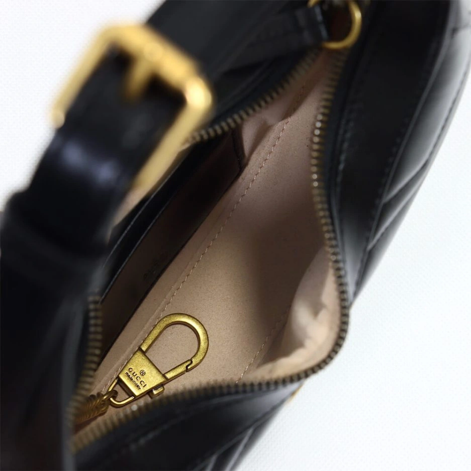 GG Marmont half-moon-shaped mini bag Classic 902