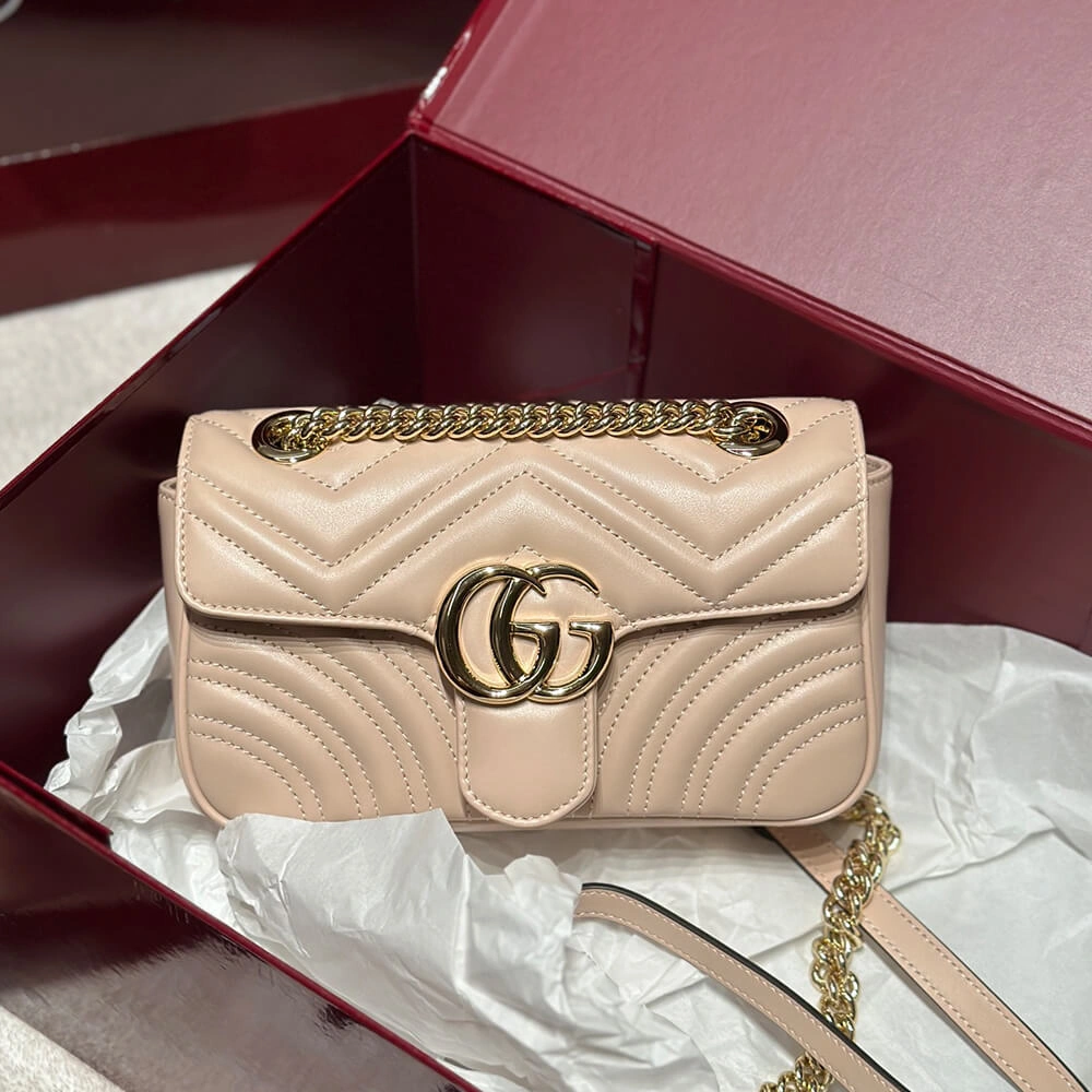 Supportive GG Marmont mini shoulder bag 853