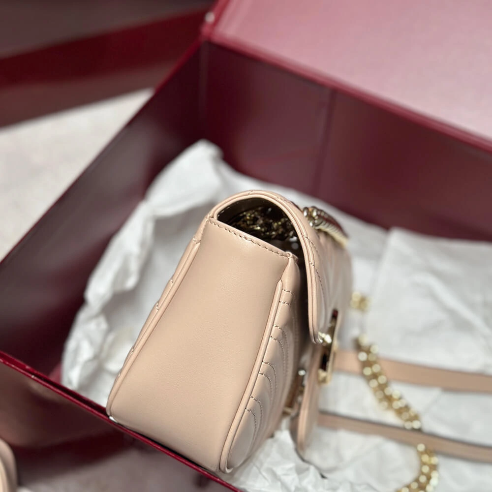 Supportive GG Marmont mini shoulder bag 853