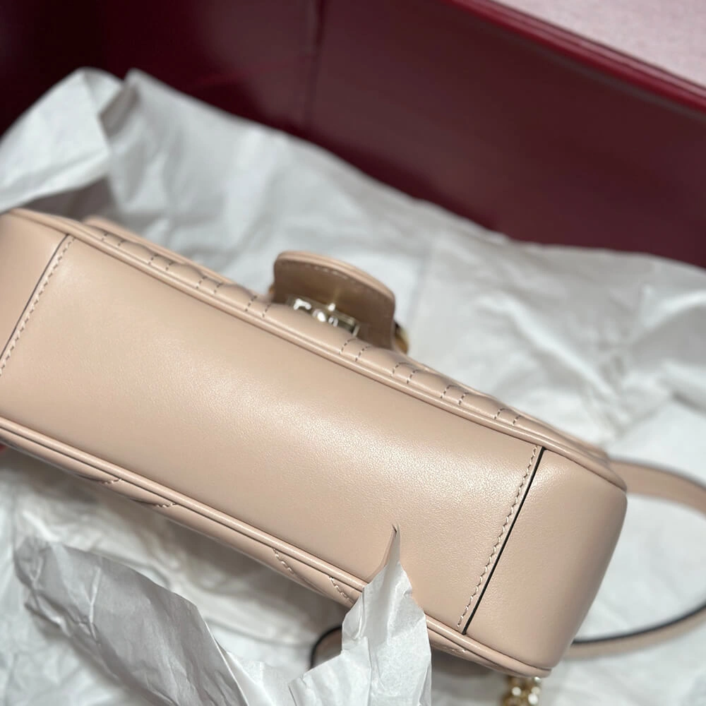 Supportive GG Marmont mini shoulder bag 853