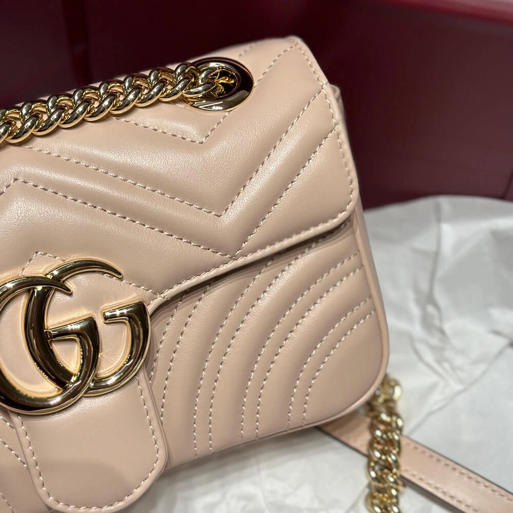Supportive GG Marmont mini shoulder bag 853
