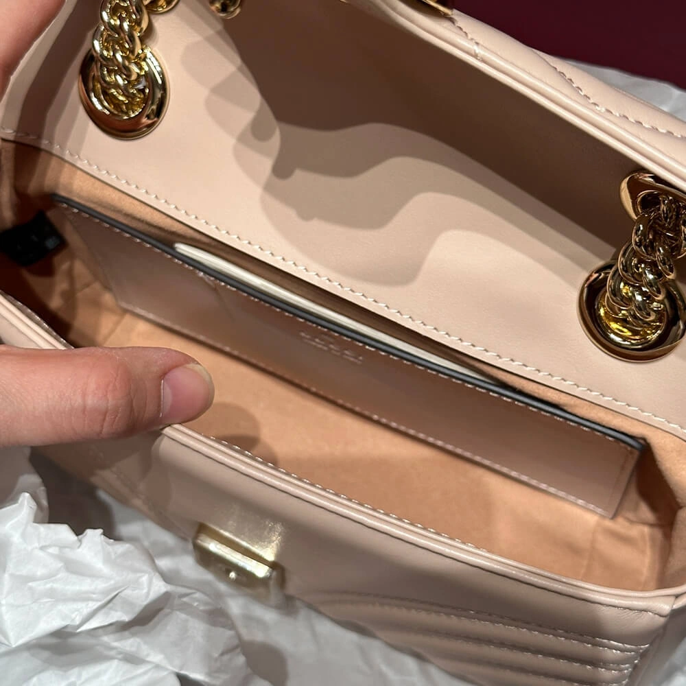 Supportive GG Marmont mini shoulder bag 853
