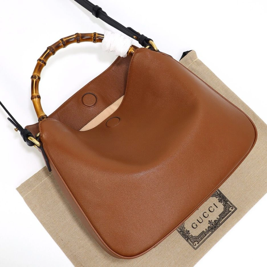 QuickDry GUCCI DIANA MEDIUM SHOULDER BAG 834