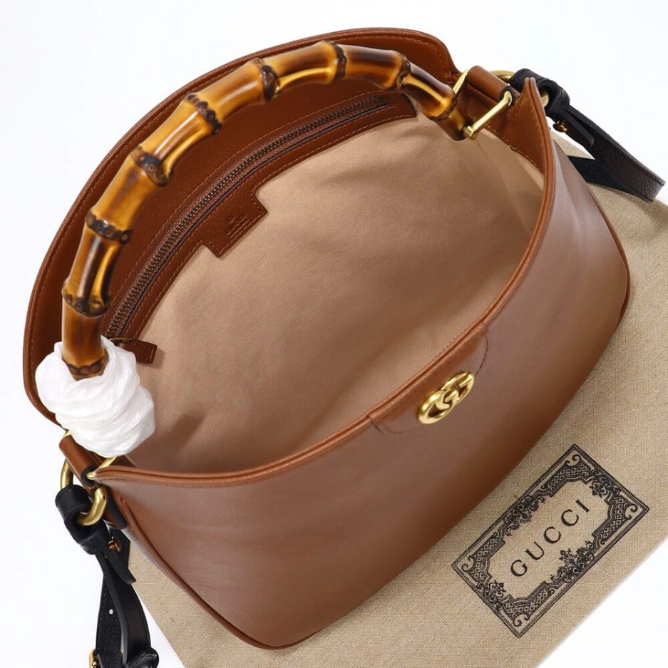 QuickDry GUCCI DIANA MEDIUM SHOULDER BAG 834